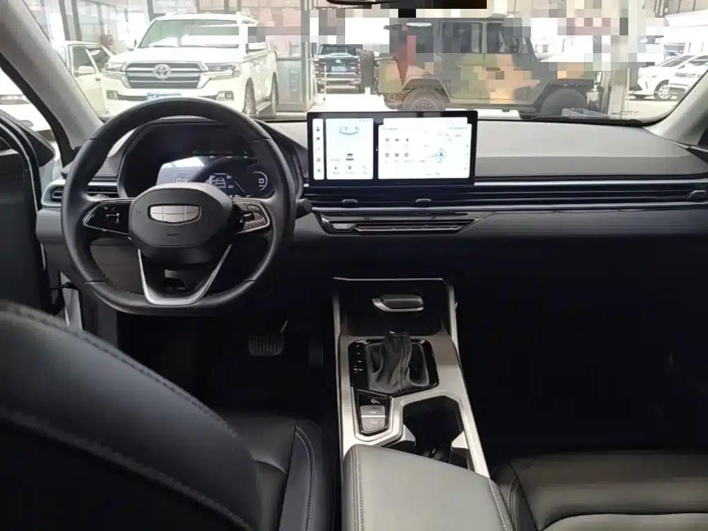 Geely Emgrand 2025 4th Generation 1.5L CVT Dragon Edition — миниатюра 10