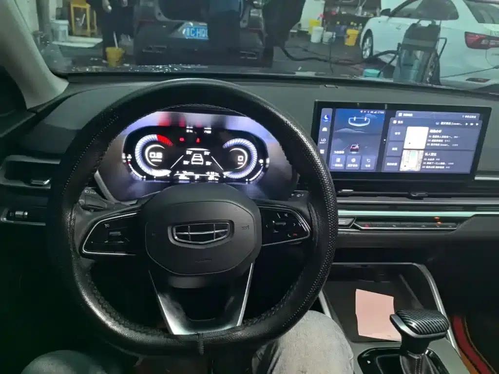 Geely Emgrand 2023 4th Generation Champion Edition 1.5L CVT Luxury — миниатюра 10