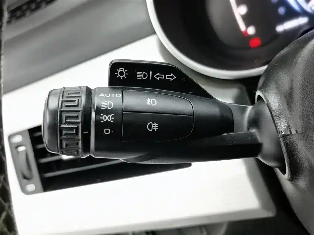 Geely Boyue 2018 1.8TD Automatic 2WD Smart 4G Connected Edition — миниатюра 21