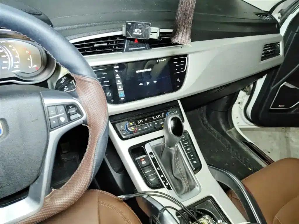 Geely Boyue 2018 1.8TD Automatic AWD Smart Supreme 4G Connected Edition — миниатюра 9