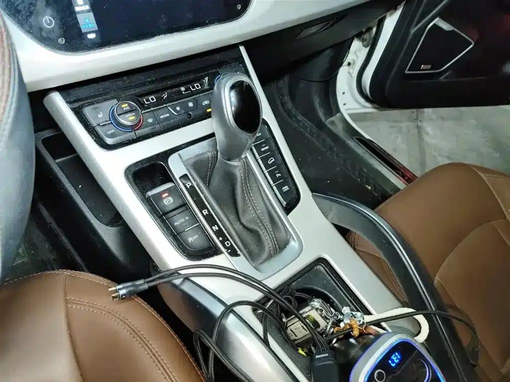 Geely Boyue 2018 1.8TD Automatic AWD Smart Supreme 4G Connected Edition — миниатюра 10