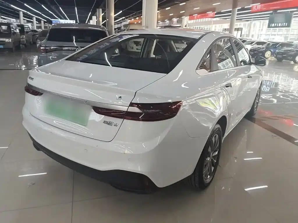 吉利几何A 2019款 升级款 高维标准续航平方版 — миниатюра 7