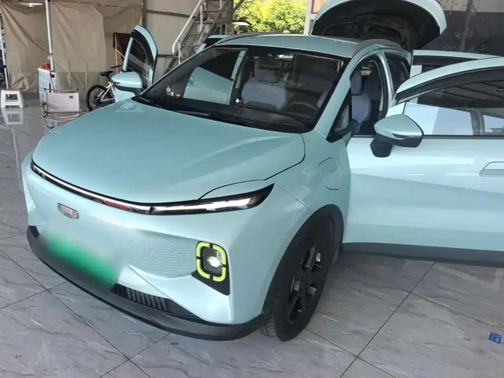 Geely Geometry E Firefly 2023 Model 320KM Cute Tiger 5-Seater — миниатюра 2