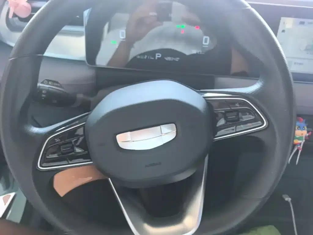 Geely Geometry E Firefly 2023 Model 320KM Cute Tiger 5-Seater — миниатюра 11