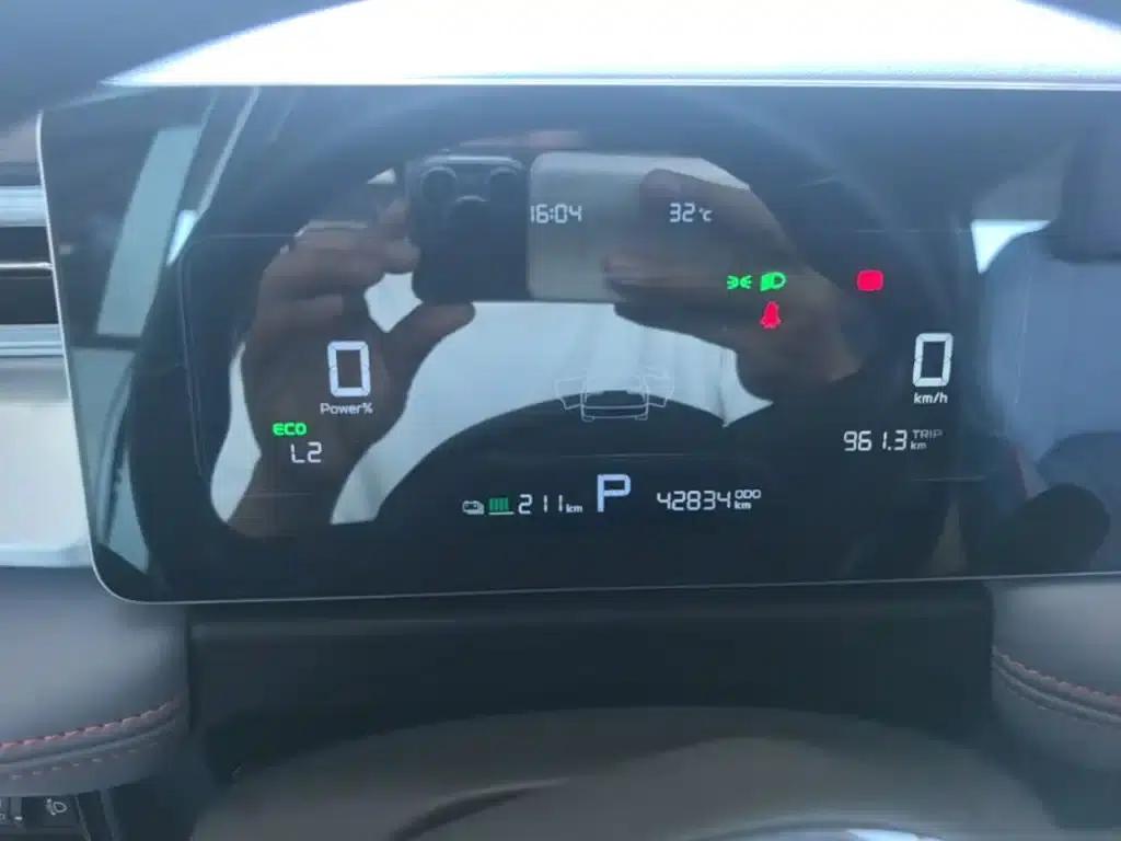 Geely Geometry E Firefly 2023 Model 320KM Cute Tiger 5-Seater — миниатюра 12