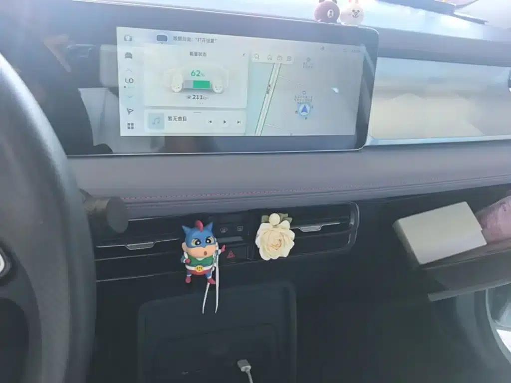 Geely Geometry E Firefly 2023 Model 320KM Cute Tiger 5-Seater — миниатюра 13