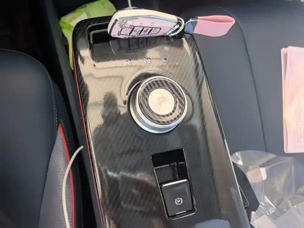 Geely Geometry E Firefly 2023 Model 320KM Cute Tiger 5-Seater — миниатюра 14