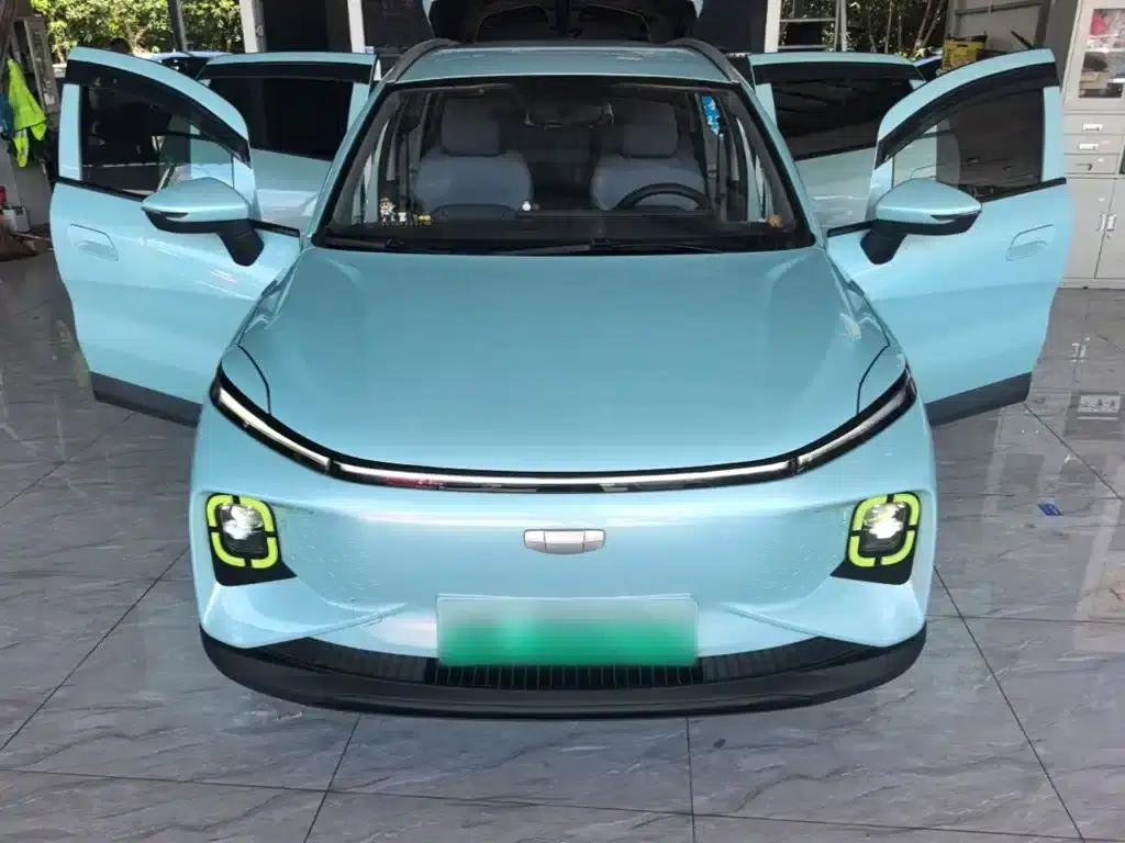 Geely Geometry E Firefly 2023 Model 320KM Cute Tiger 5-Seater — миниатюра 3