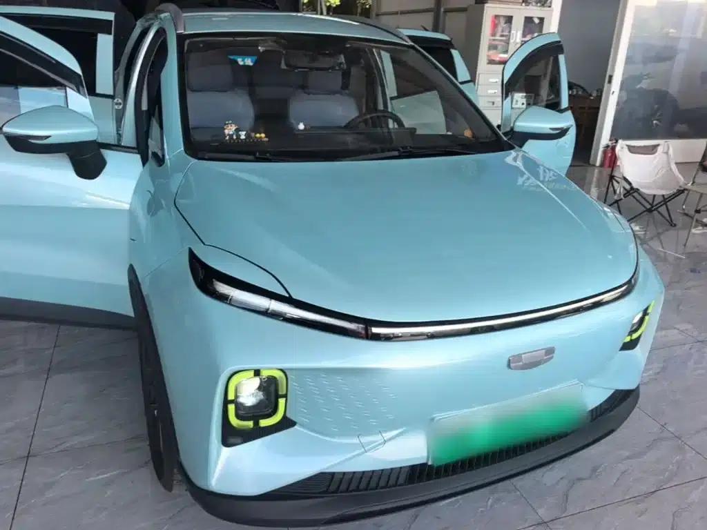 Geely Geometry E Firefly 2023 Model 320KM Cute Tiger 5-Seater — миниатюра 4