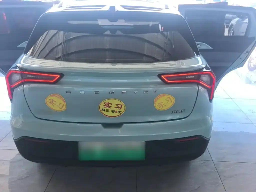 Geely Geometry E Firefly 2023 Model 320KM Cute Tiger 5-Seater — миниатюра 6