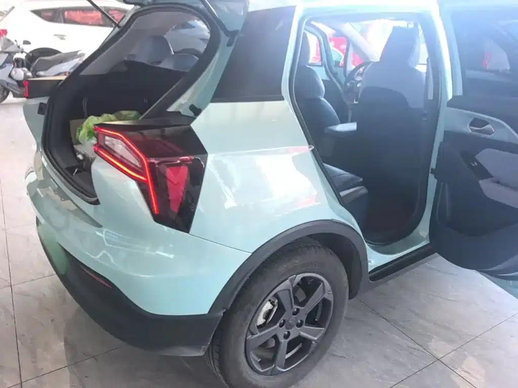 Geely Geometry E Firefly 2023 Model 320KM Cute Tiger 5-Seater — миниатюра 7