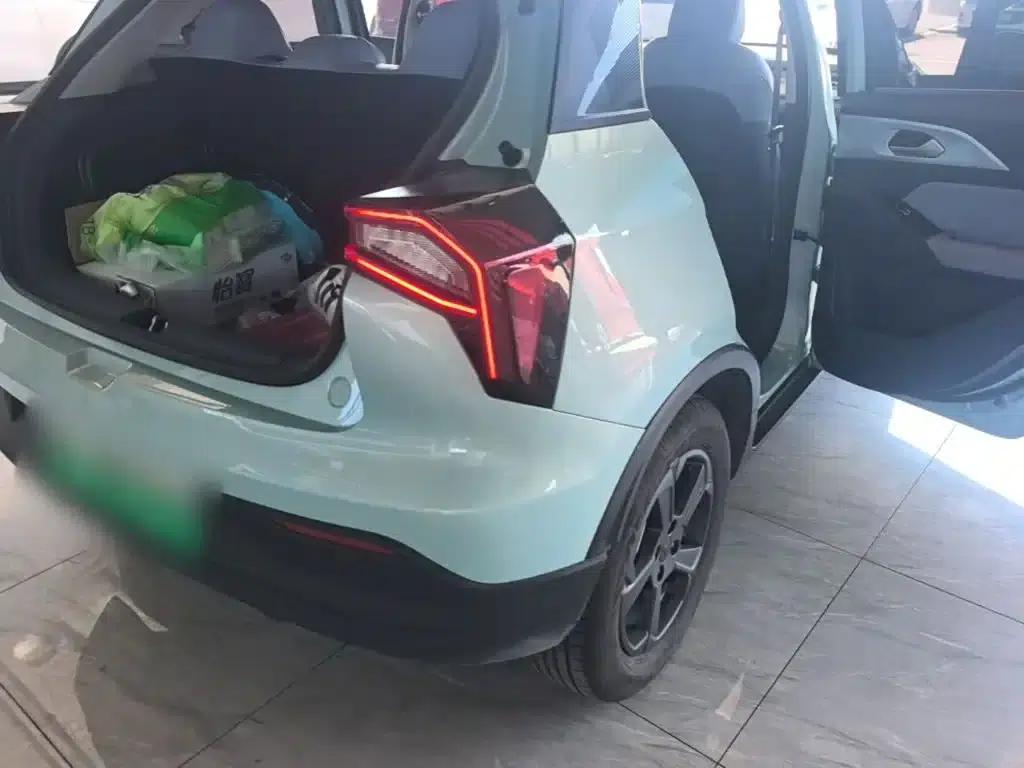 Geely Geometry E Firefly 2023 Model 320KM Cute Tiger 5-Seater — миниатюра 8
