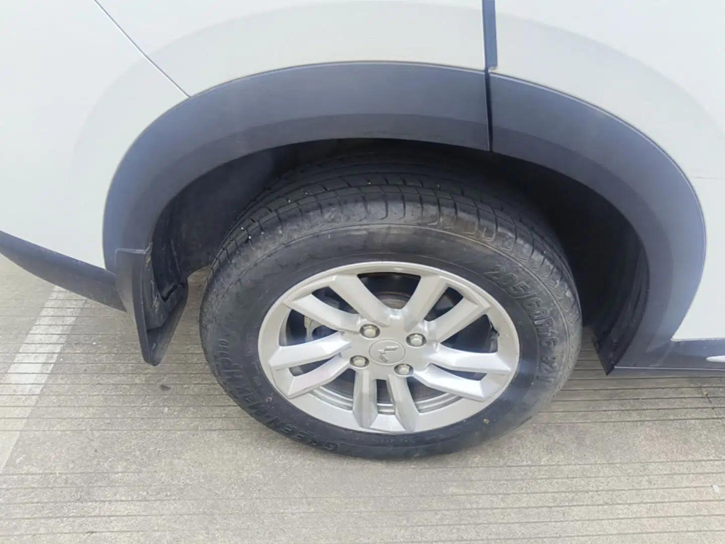 Wuling Alvez 2022 1.5L CVT Comfort Edition — миниатюра 11