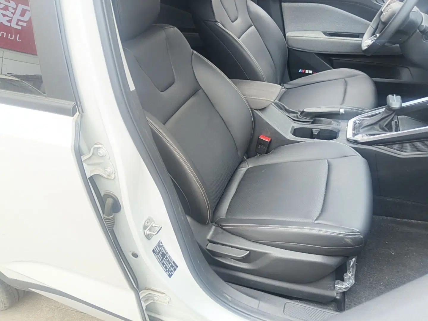 Wuling Alvez 2022 1.5L CVT Comfort Edition — миниатюра 24