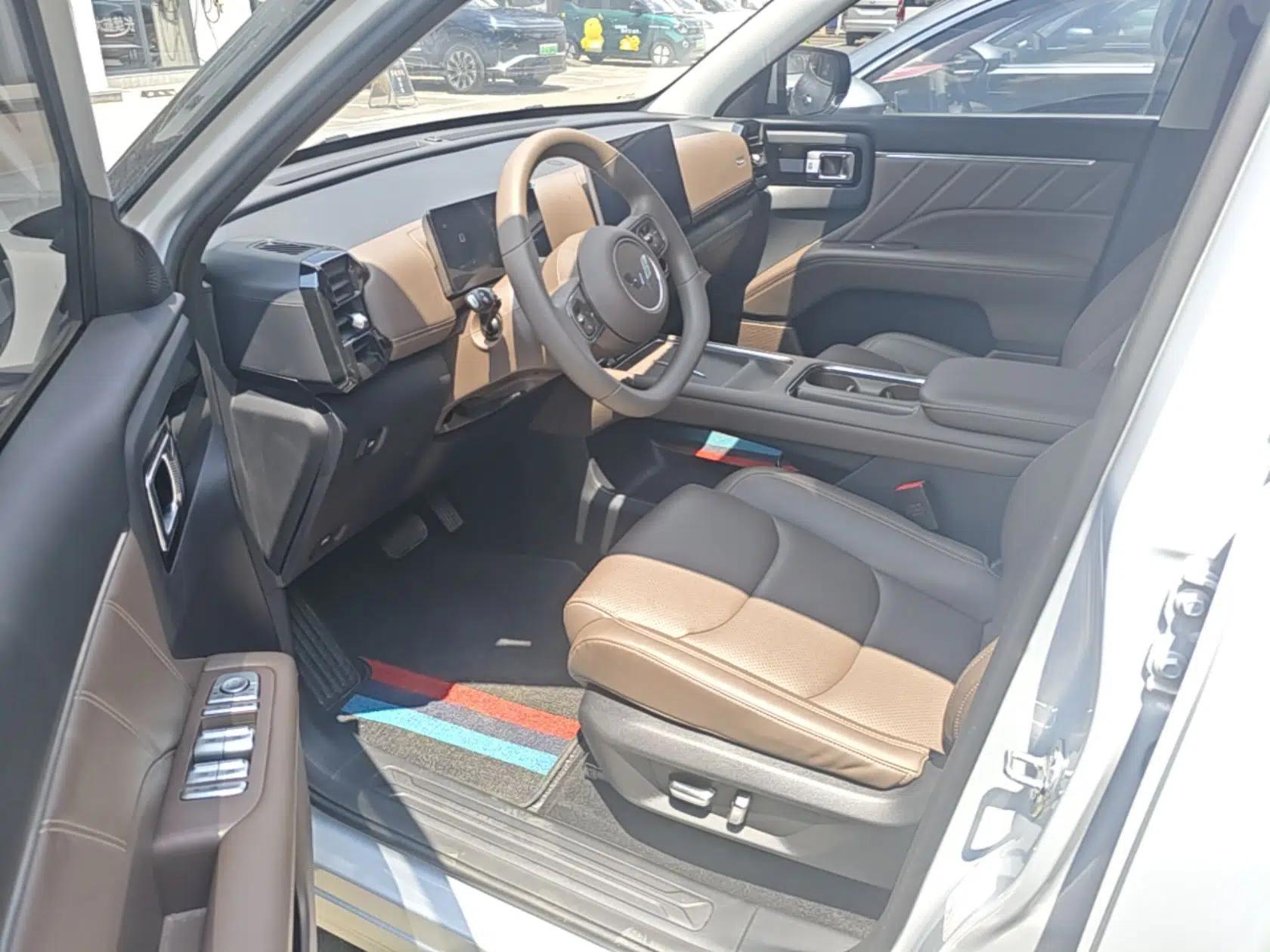 Wuling Xingguang 560 New Energy 2026 Model, Plug-in Hybrid, 125 km, Luxury Version — миниатюра 23