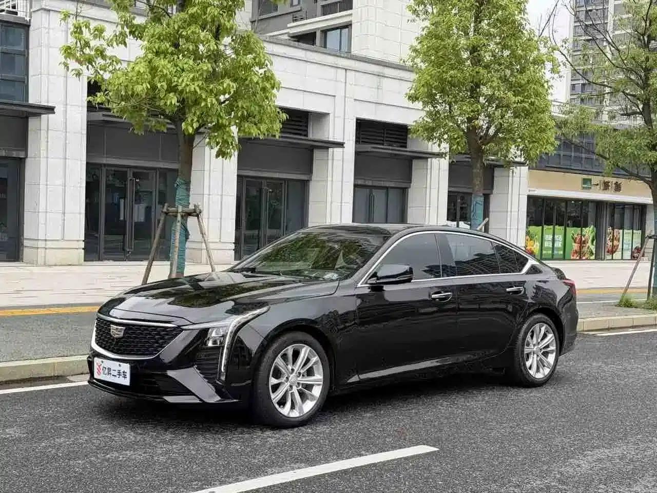 2024 Cadillac CT5 28T Luxury Pro — миниатюра 1