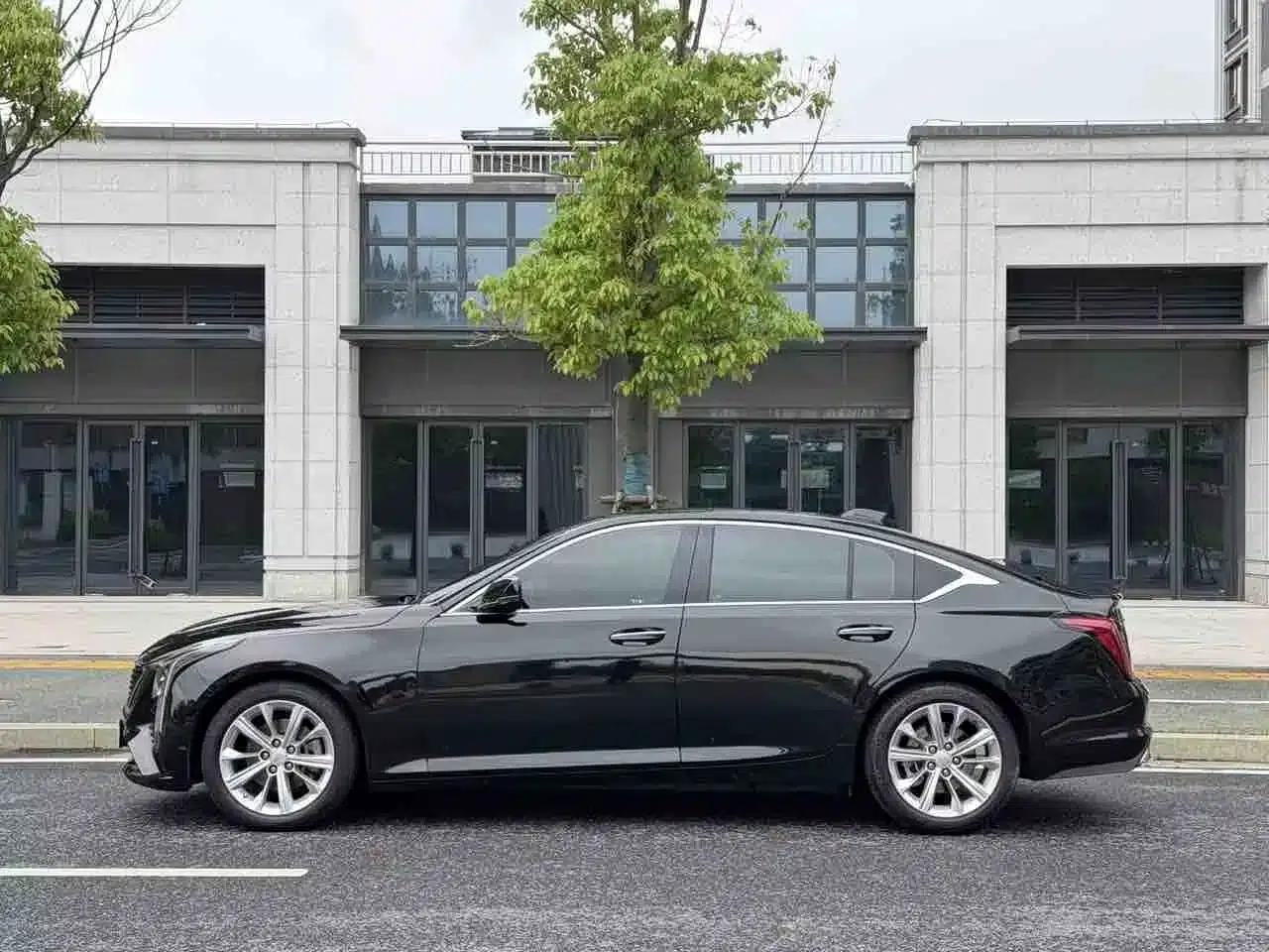 2024 Cadillac CT5 28T Luxury Pro — миниатюра 3