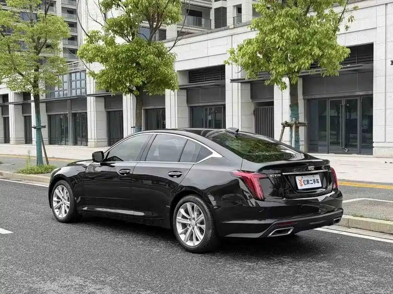 2024 Cadillac CT5 28T Luxury Pro — миниатюра 4