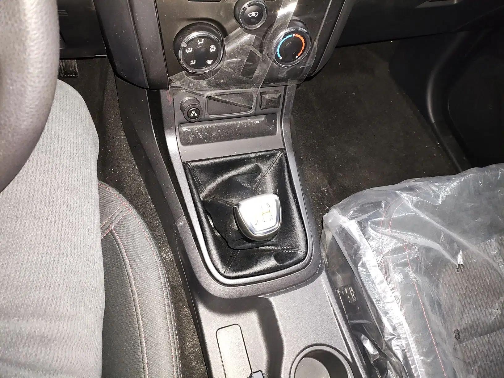Isuzu TAGA 2021 3.0T Diesel Manual Two-Wheel Drive Luxury Edition Long Wheelbase 4KH1CT6H1 — миниатюра 15
