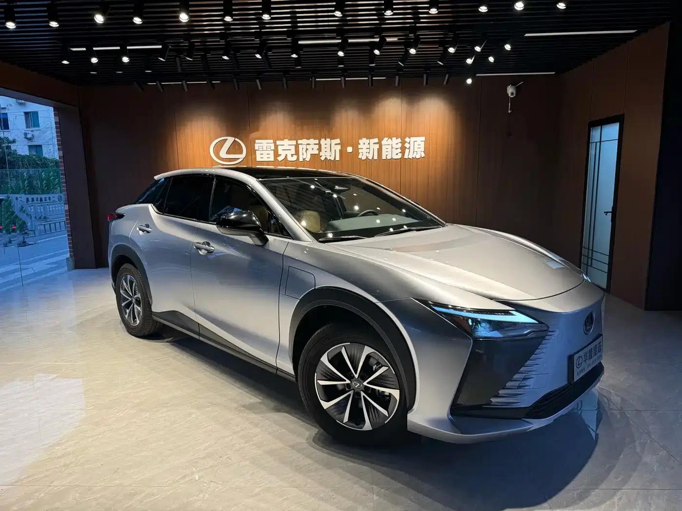Lexus RZ 2023 450e AWD Luxury Edition — миниатюра 1