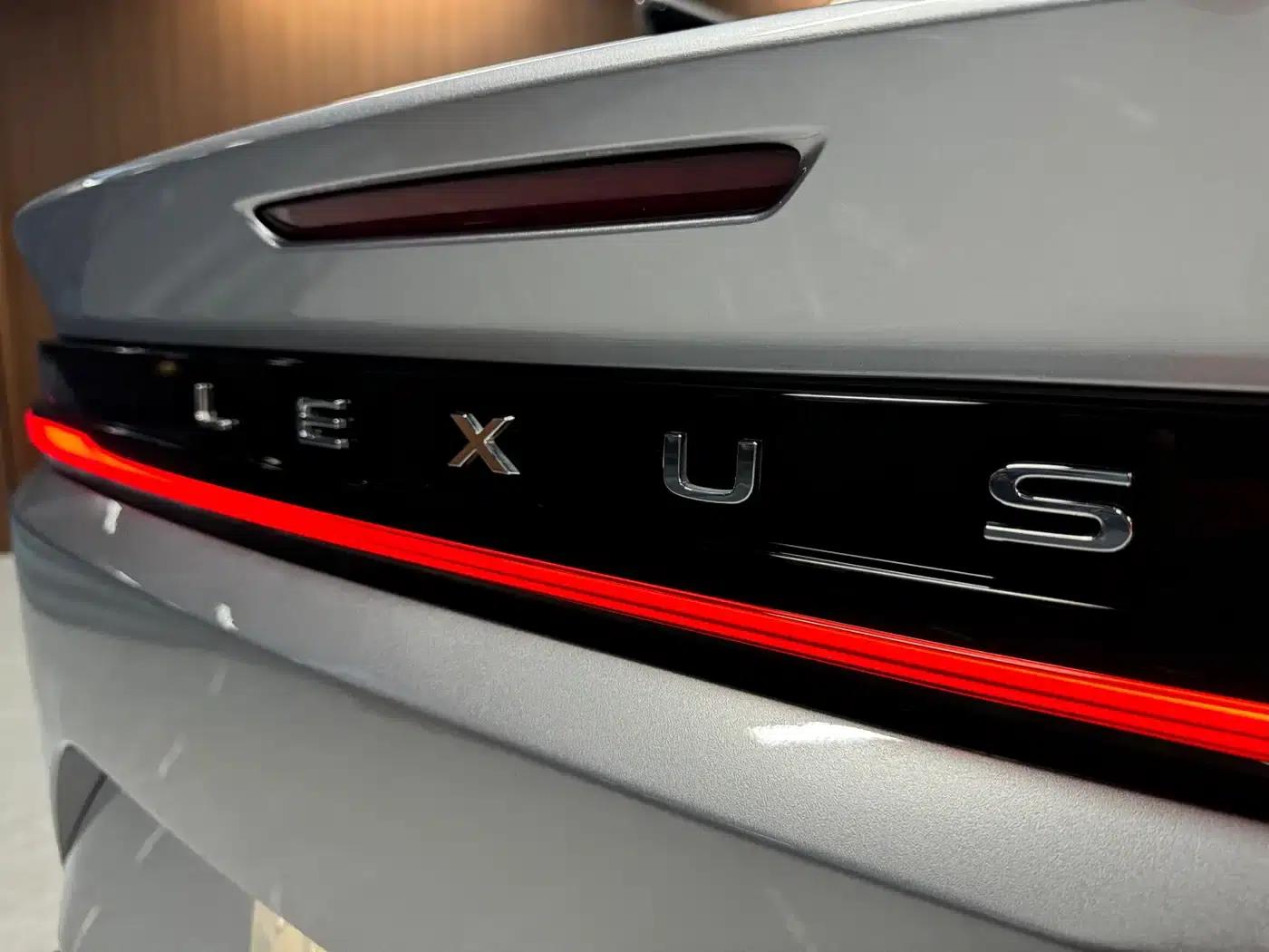 Lexus RZ 2023 450e AWD Luxury Edition — миниатюра 15