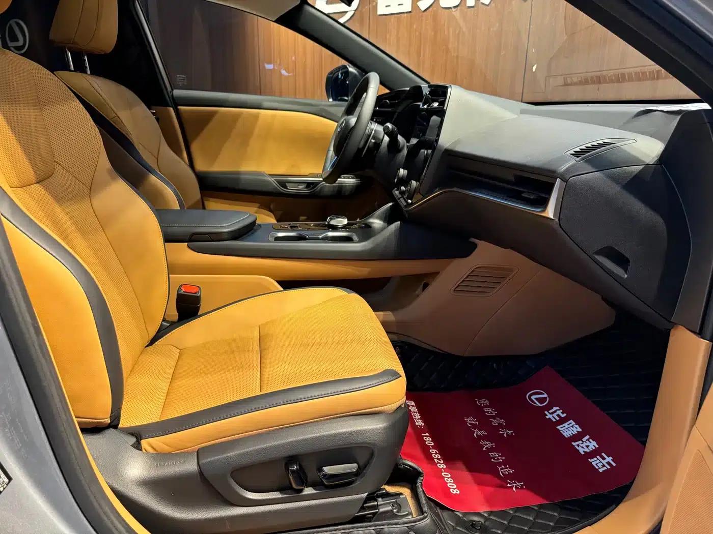Lexus RZ 2023 450e AWD Luxury Edition — миниатюра 5