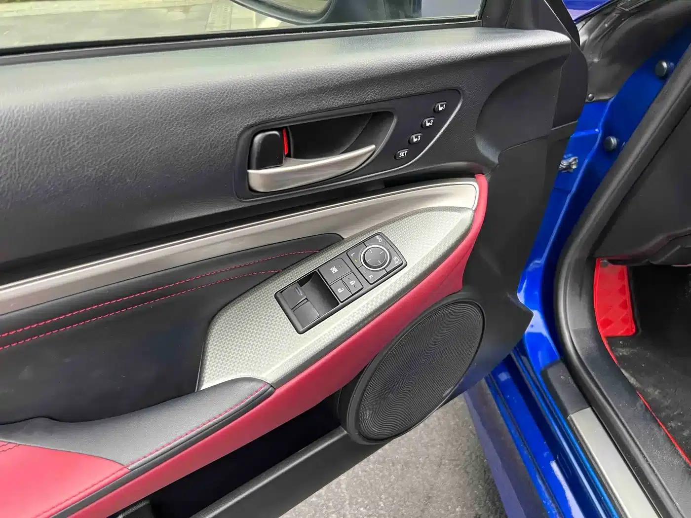 Lexus RC 2016 200t F SPORT Edition — миниатюра 25