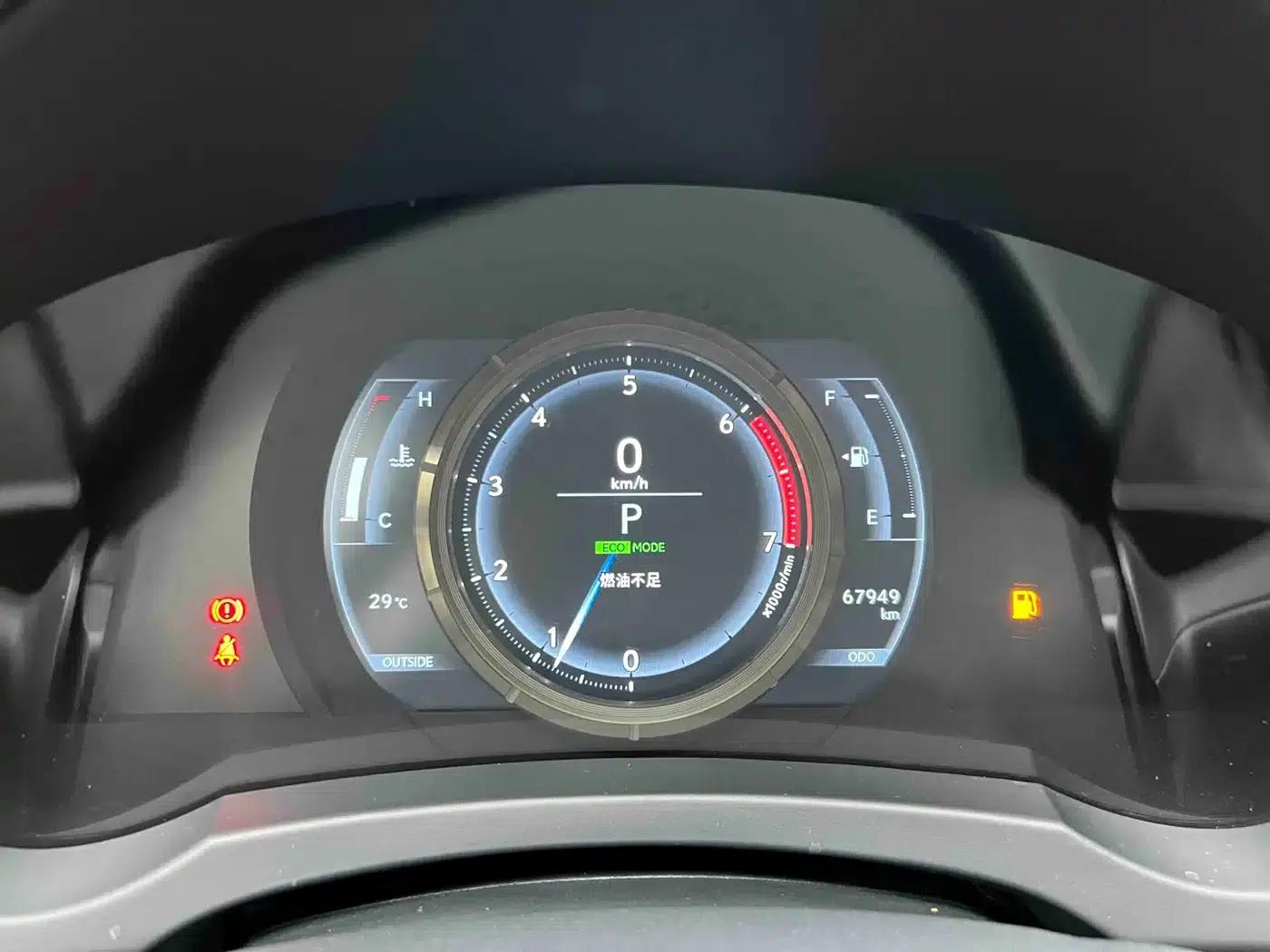 Lexus RC 2016 200t F SPORT Edition — миниатюра 35