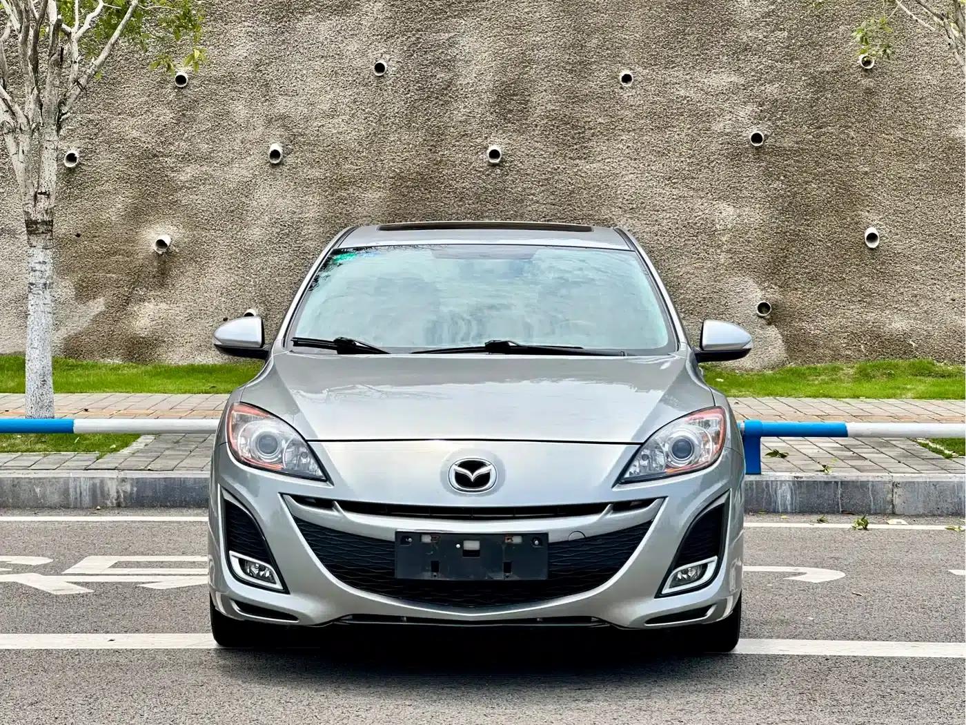 Mazda 3 Axela 2011 Sedan 2.0L Automatic Luxury — миниатюра 2