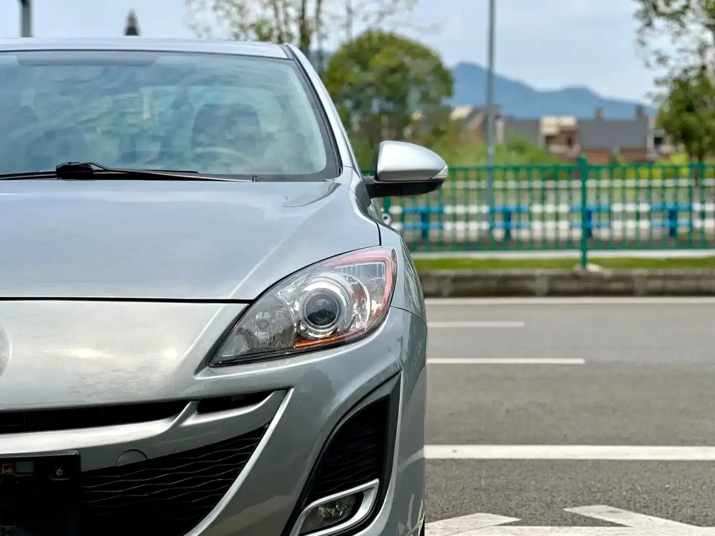 Mazda 3 Axela 2011 Sedan 2.0L Automatic Luxury — миниатюра 13