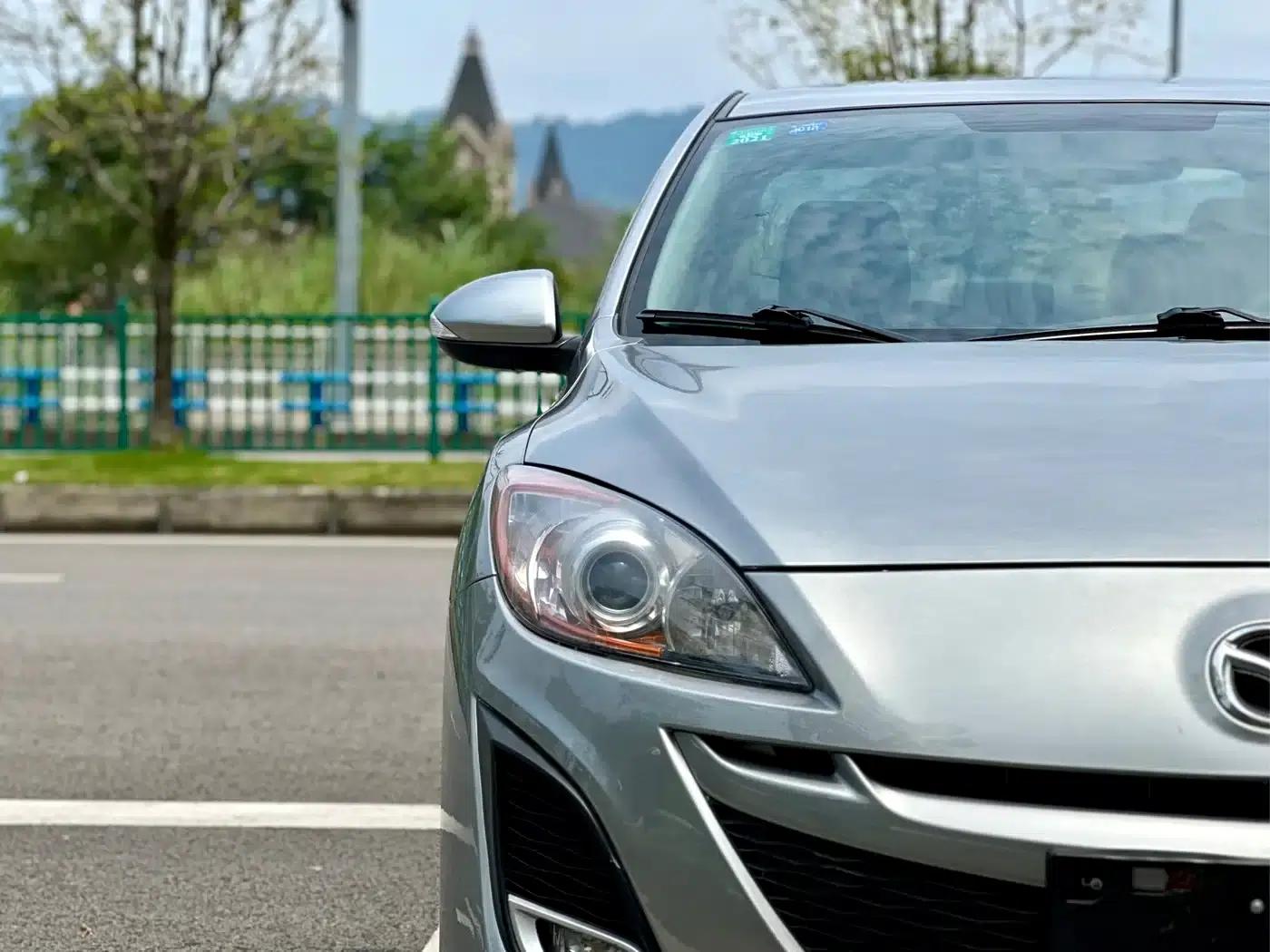 Mazda 3 Axela 2011 Sedan 2.0L Automatic Luxury — миниатюра 14