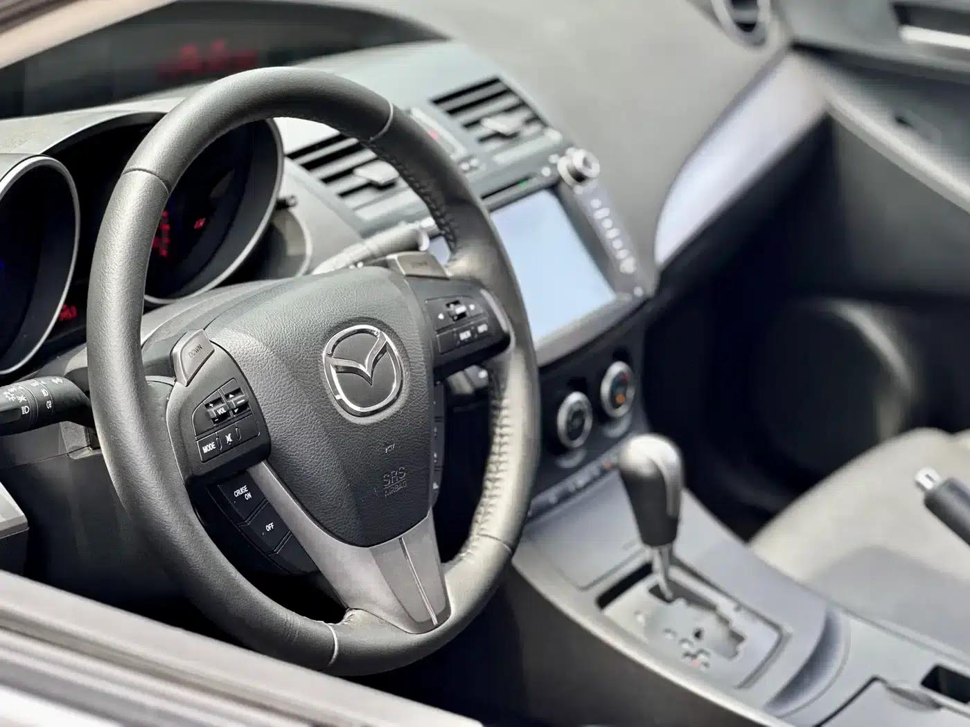 Mazda 3 Axela 2011 Sedan 2.0L Automatic Luxury — миниатюра 20