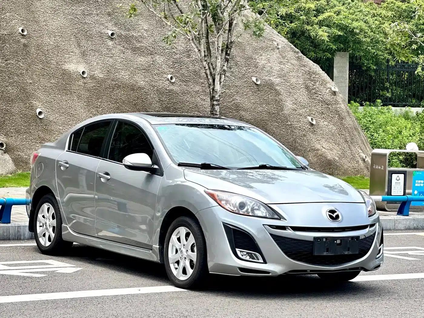 Mazda 3 Axela 2011 Sedan 2.0L Automatic Luxury — миниатюра 3