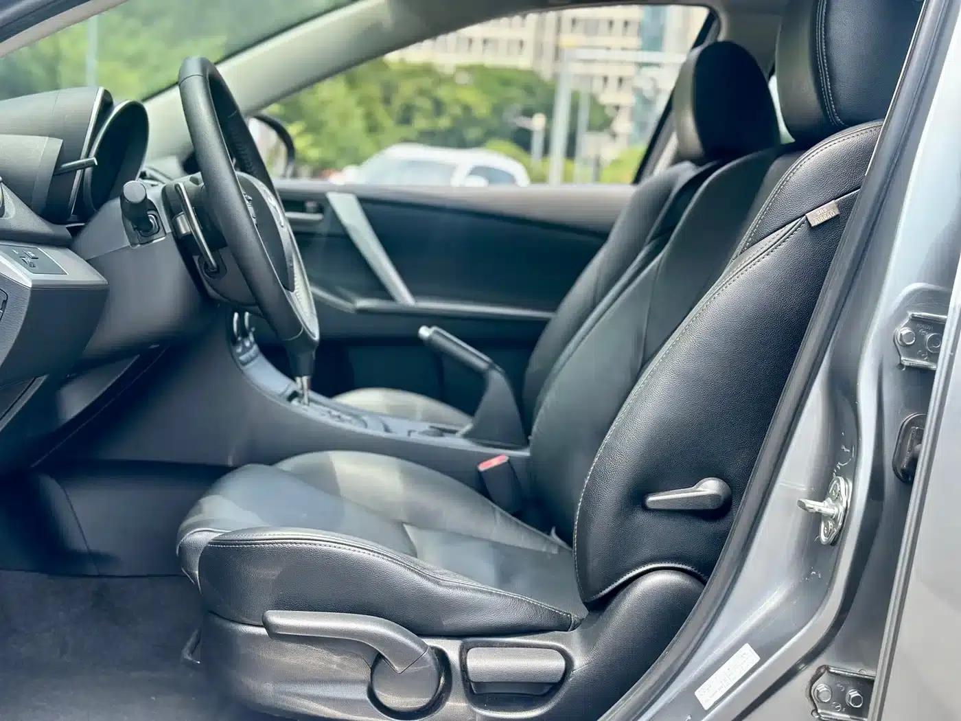 Mazda 3 Axela 2011 Sedan 2.0L Automatic Luxury — миниатюра 21