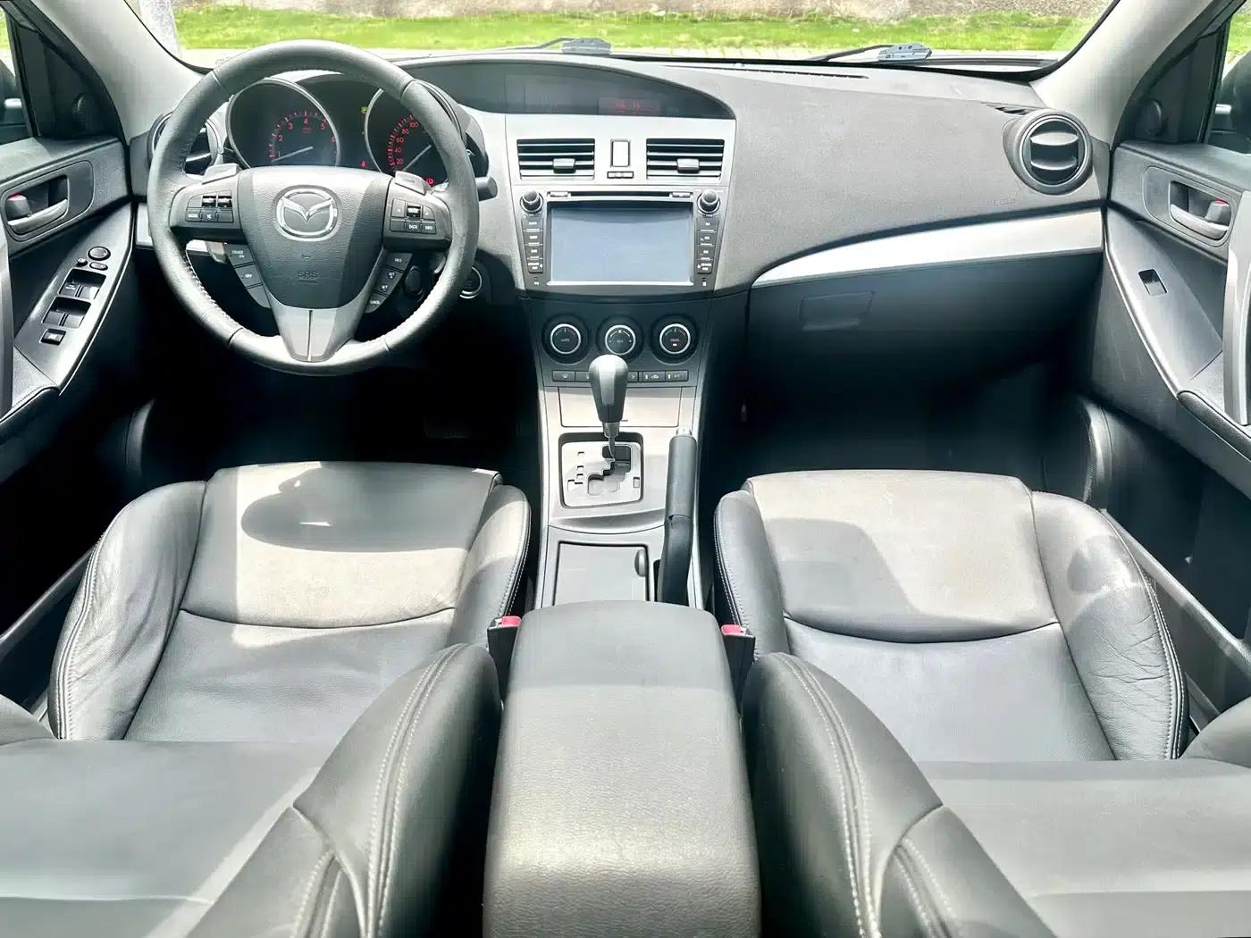 Mazda 3 Axela 2011 Sedan 2.0L Automatic Luxury — миниатюра 39