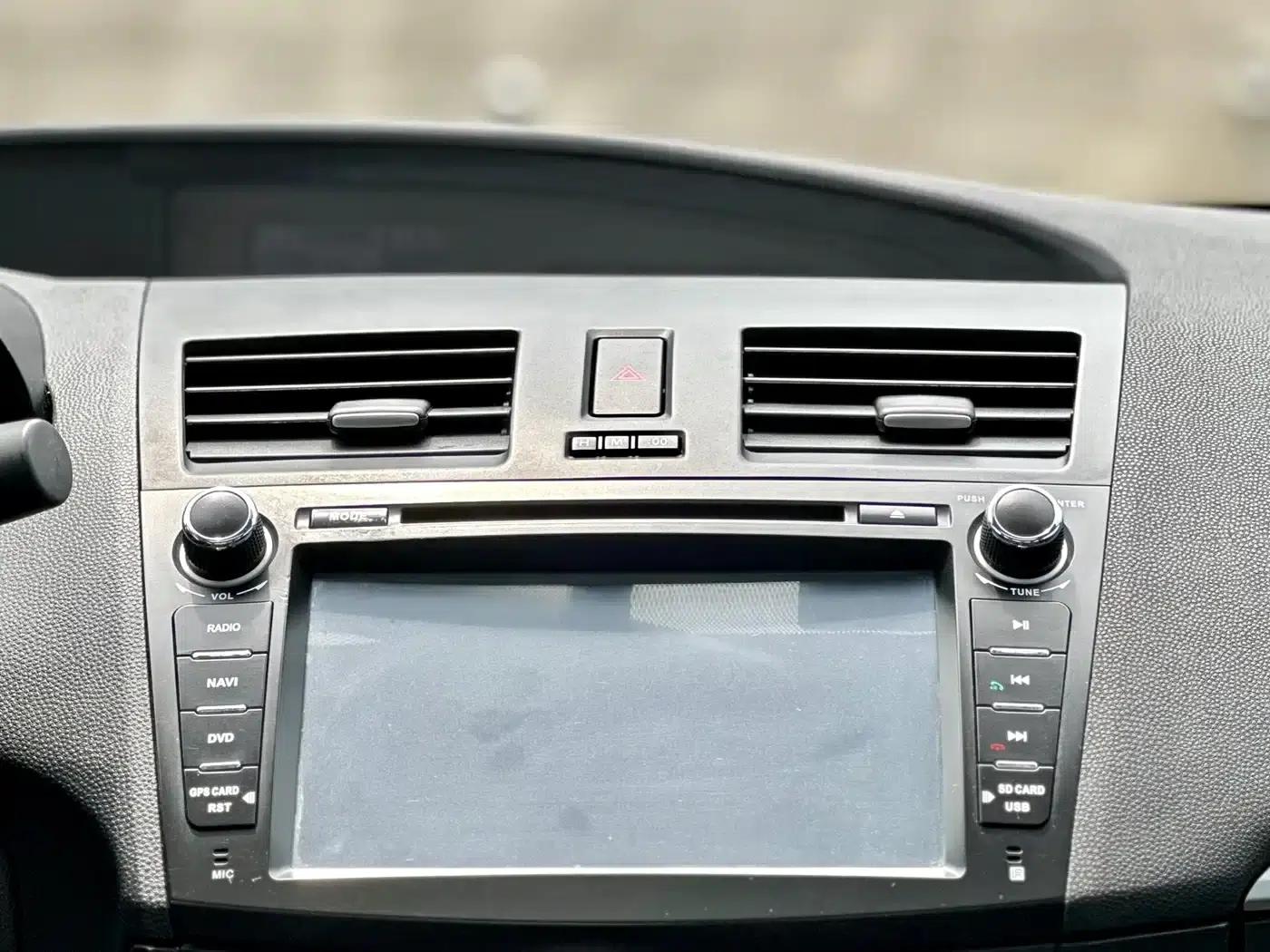 Mazda 3 Axela 2011 Sedan 2.0L Automatic Luxury — миниатюра 44