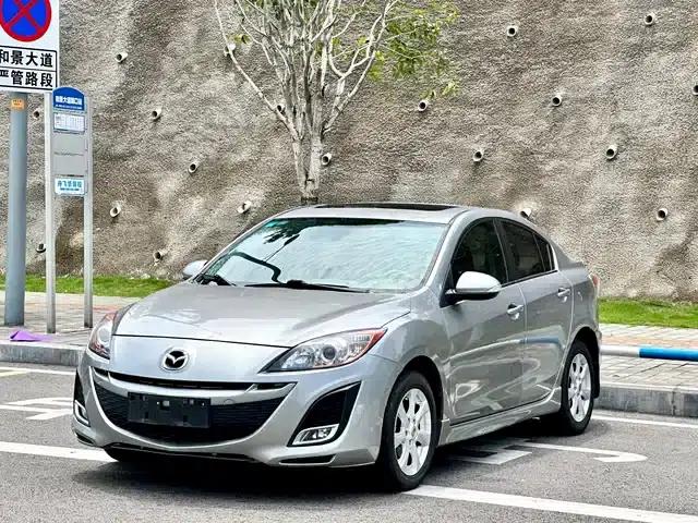 Mazda 3 Axela 2011 Sedan 2.0L Automatic Luxury