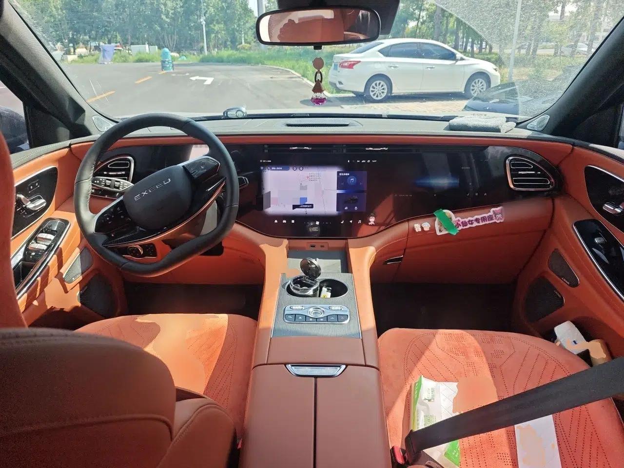 EXEED Lanyue 2026 400T Four-Wheel-Drive Flying Fish Edition 6-Seater — миниатюра 9