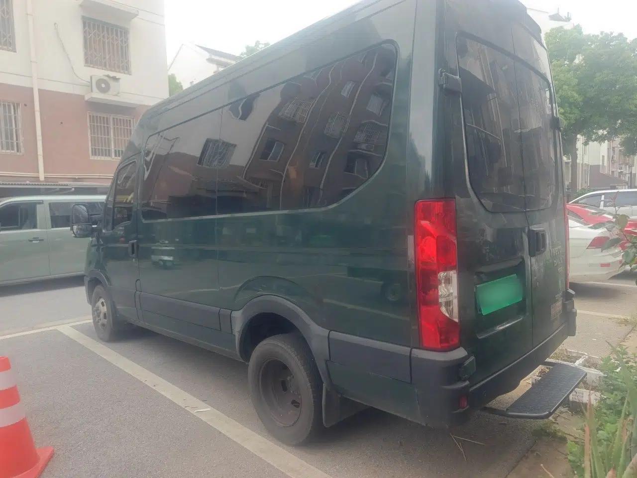 Iveco Eurocargo 2021 2.0T Manual Super-Rui Long Wheelbase Short Overhang High Roof Manual Doors F1A — миниатюра 4