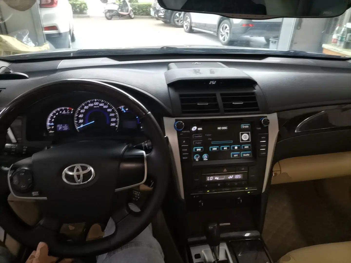 Toyota Camry 2015 2.0G Premier Edition — миниатюра 17