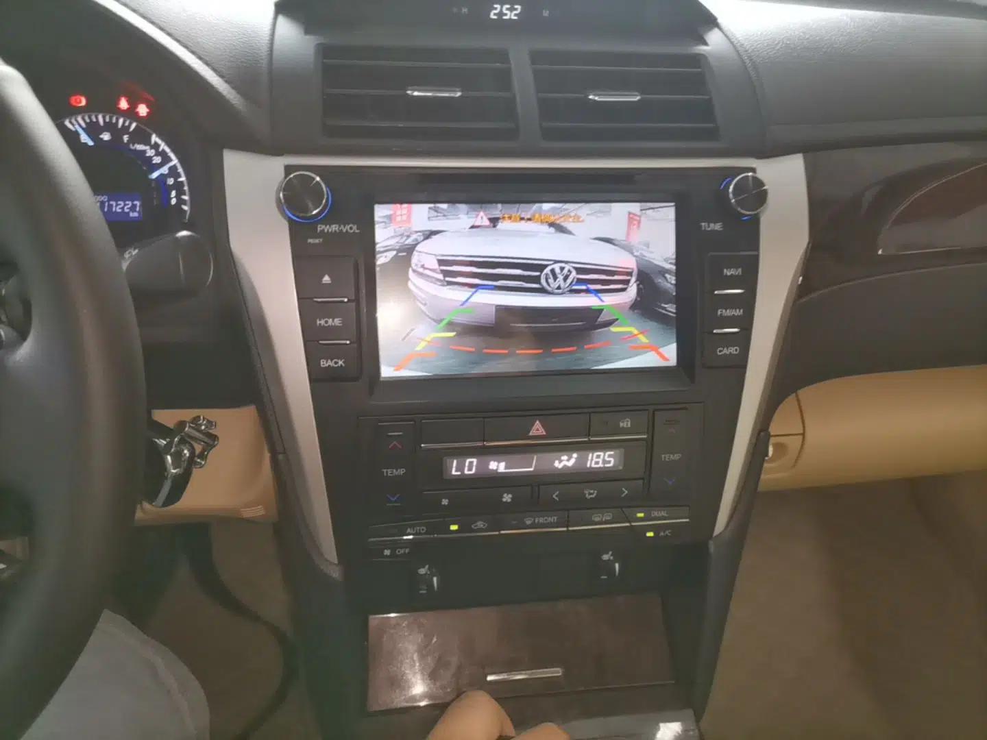 Toyota Camry 2015 2.0G Premier Edition — миниатюра 20