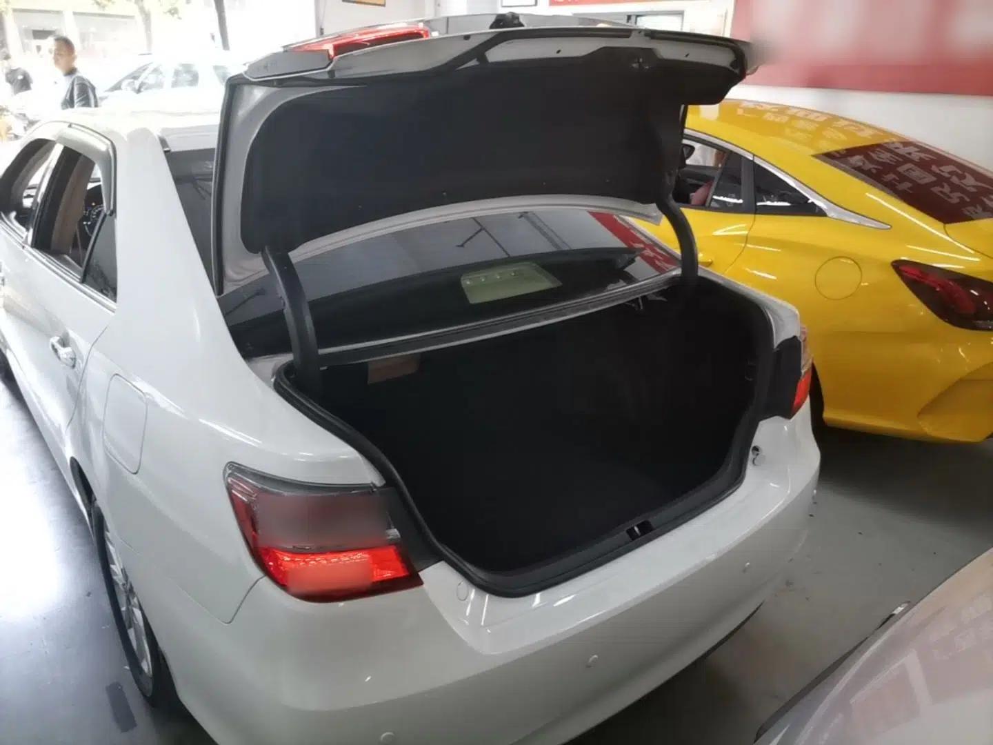Toyota Camry 2015 2.0G Premier Edition — миниатюра 27