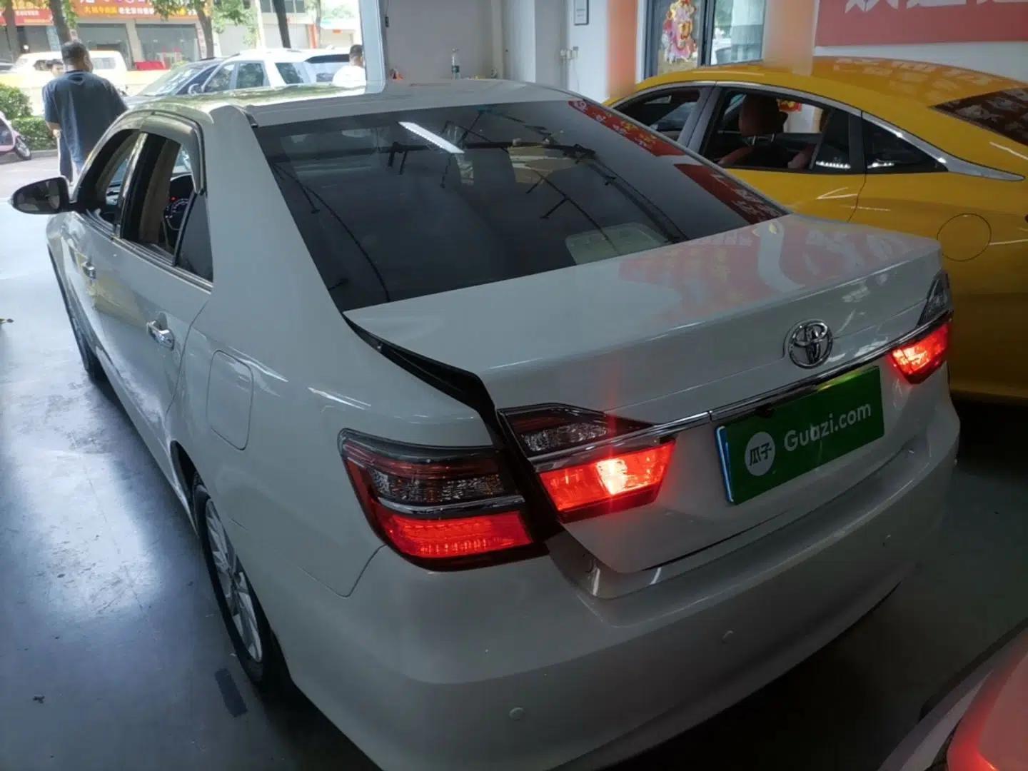 Toyota Camry 2015 2.0G Premier Edition — миниатюра 4