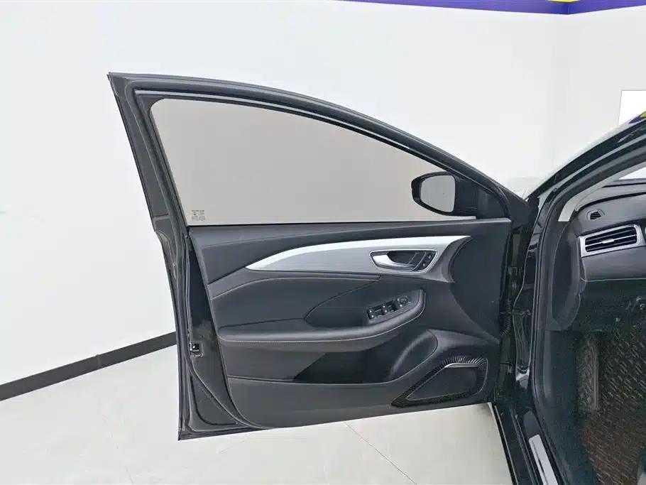 Roewe i6 MAX New Energy 2020 1.5T PHEV Cool Panoramic Sunroof Edition — миниатюра 7
