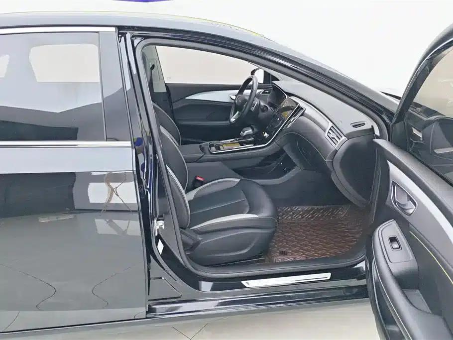 Roewe i6 MAX New Energy 2020 1.5T PHEV Cool Panoramic Sunroof Edition — миниатюра 8