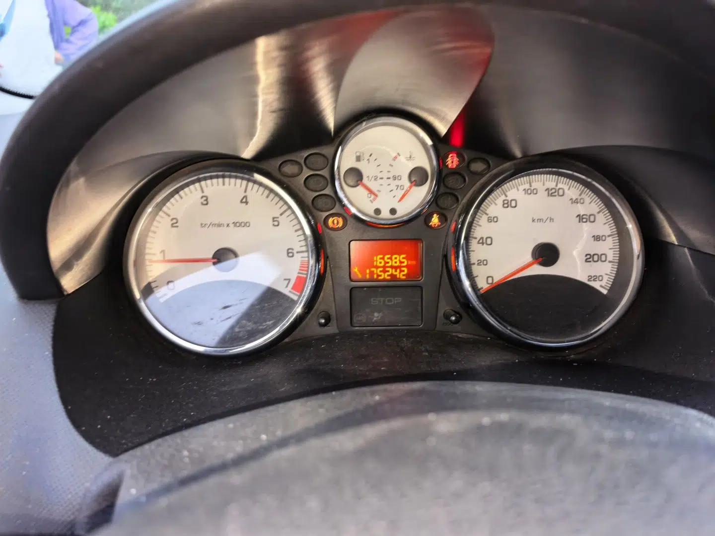 Peugeot 207 2011 Sedan 1.4L Manual Yule Edition — миниатюра 11