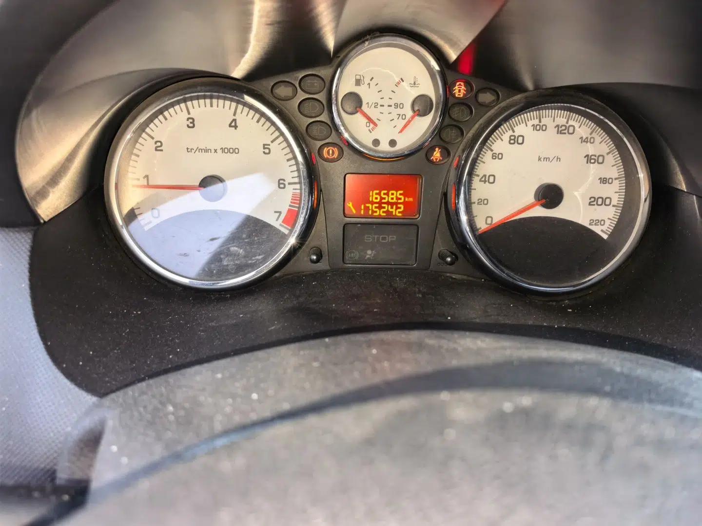 Peugeot 207 2011 Sedan 1.4L Manual Yule Edition — миниатюра 12