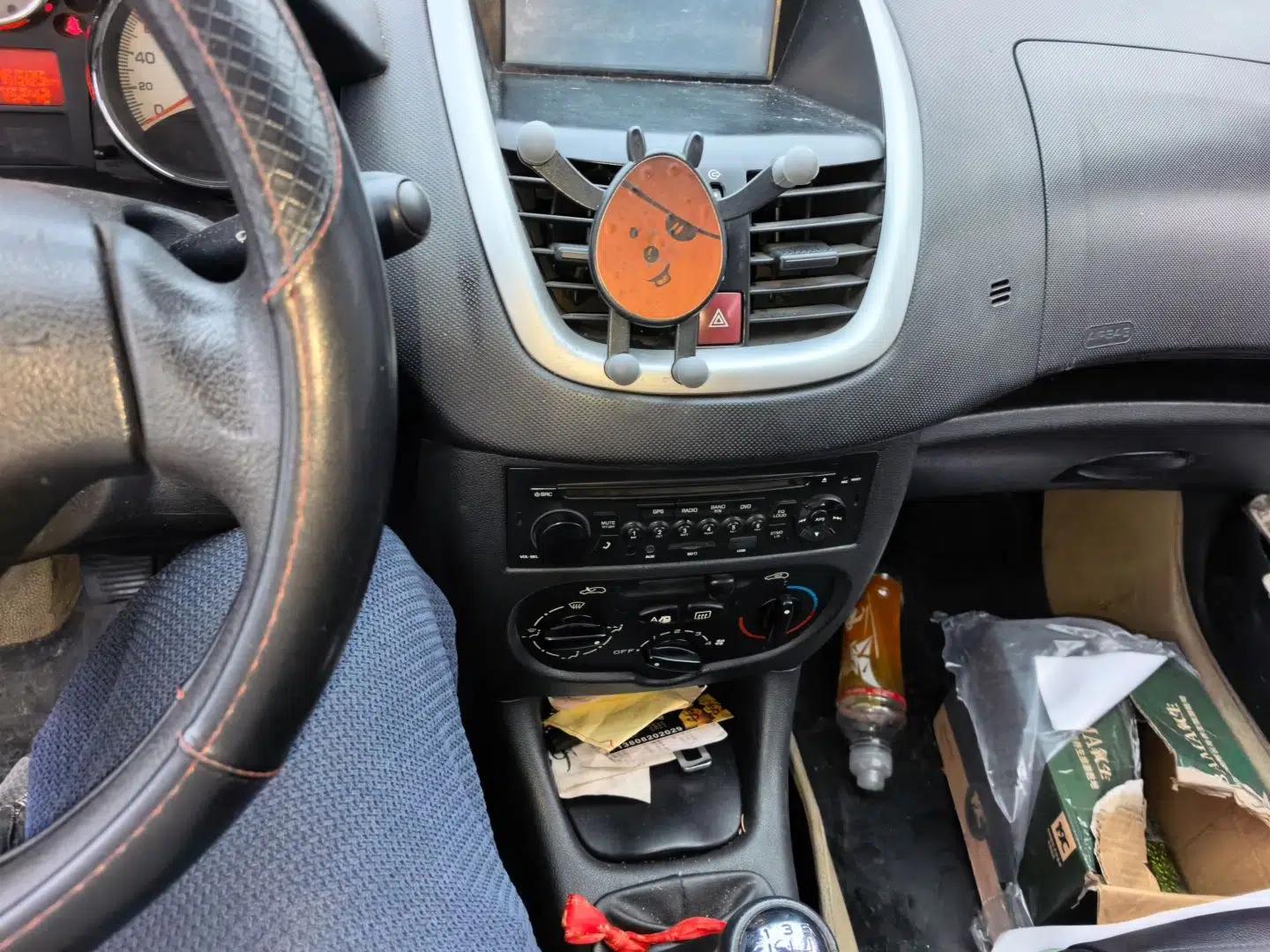 Peugeot 207 2011 Sedan 1.4L Manual Yule Edition — миниатюра 13