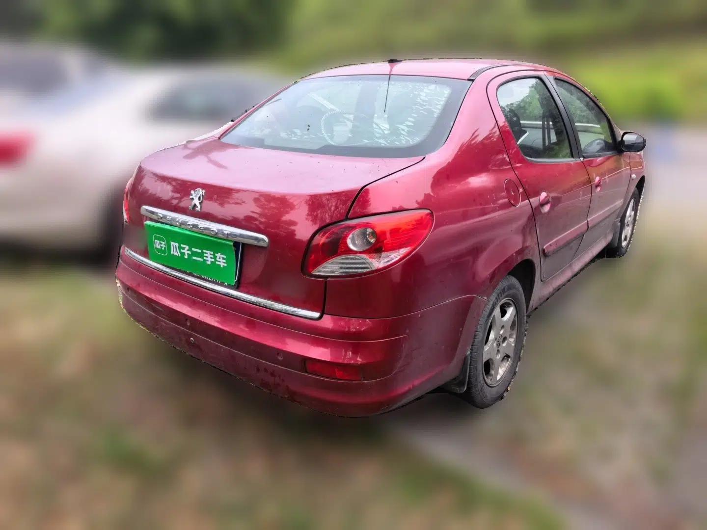 Peugeot 207 2011 Sedan 1.4L Manual Yule Edition — миниатюра 6