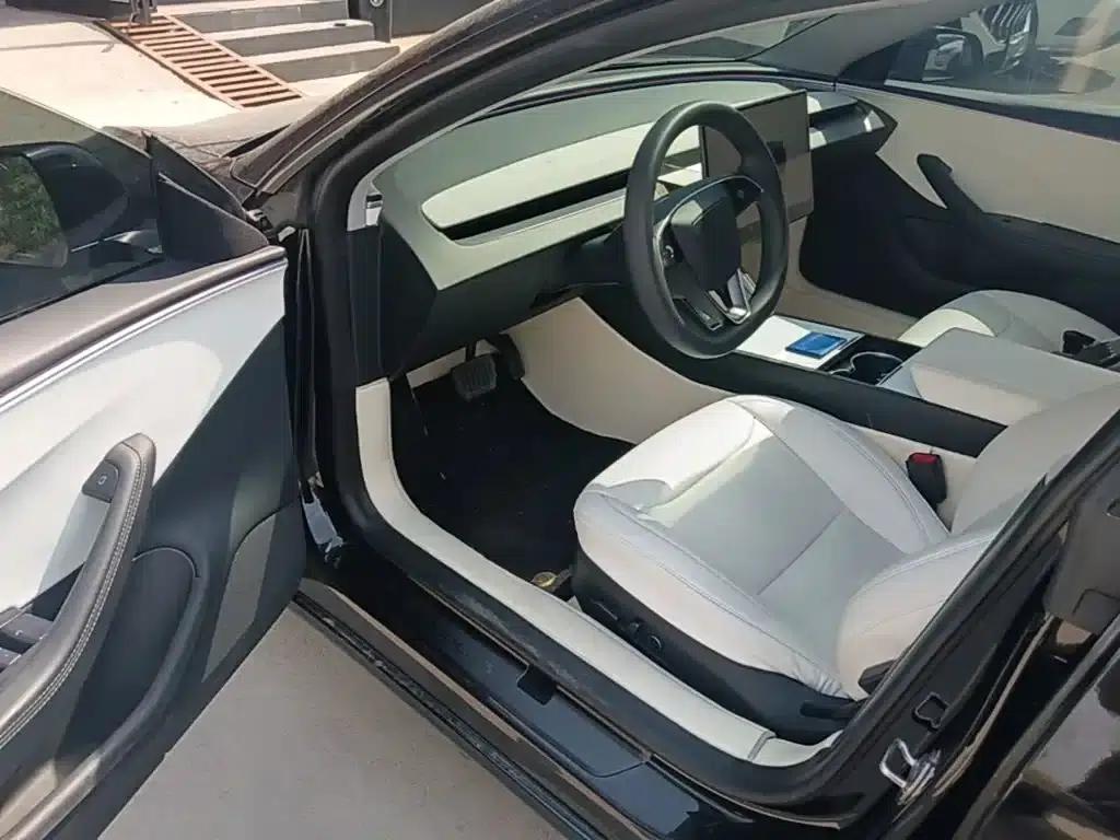 Model 3 2023 Rear-Wheel Drive — миниатюра 16